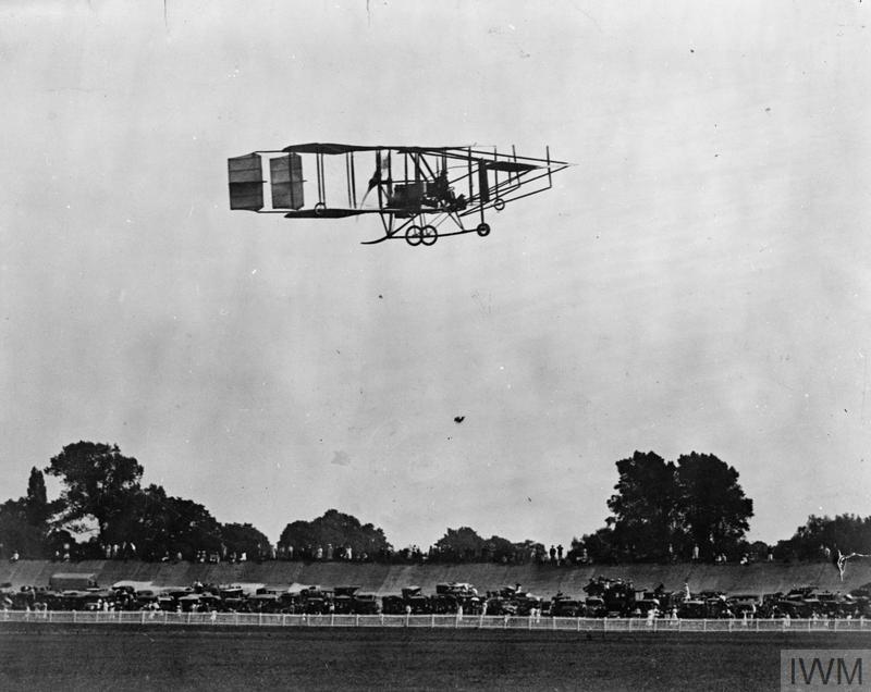 Cody Aircraft Mark III passes over Brooklands race track 1911